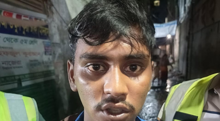 মুরগি ধরতে সামুরাই নিয়ে অপেক্ষায় পেশাদার ছিনতাইকারী জাকির