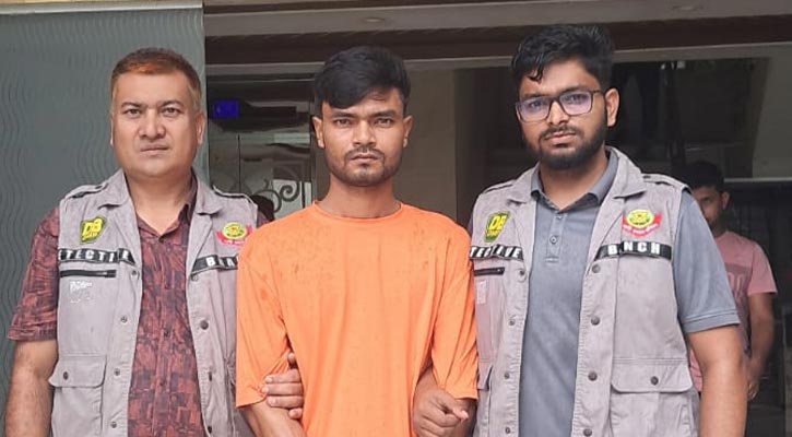 প্রশ্নপত্র দেওয়ার কথা বলে প্রতারণা, যুবক গ্রেপ্তার