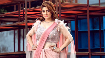 ছেলের বন্ধুরা শ্রাবন্তীকে ‘দিদি’ বলে ডাকে!