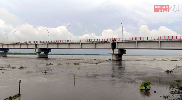 বাঁধে ভাঙন, হুমকির মুখে তিস্তা দ্বিতীয় সেতু-সড়ক