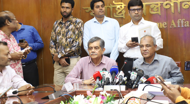 রাকসু-চাকসু নির্বাচন নিয়ে উদ্বেগ নেই: স্বরাষ্ট্র উপদেষ্টা 