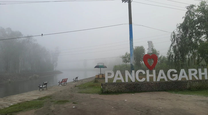 হঠাৎ ঘন কুয়াশায় ঢাকা পড়ল পঞ্চগড়