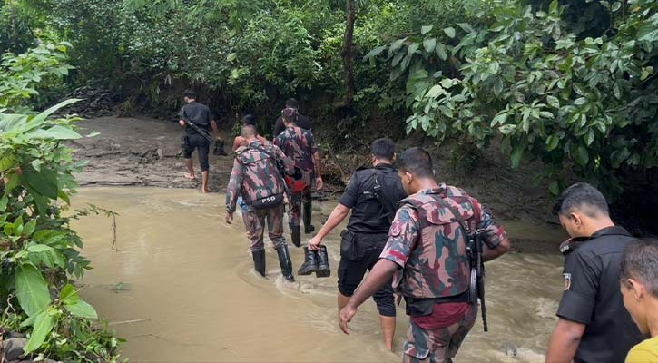টেকনাফে যৌথ অভিযান চলমান, ৭০ জন উদ্ধার