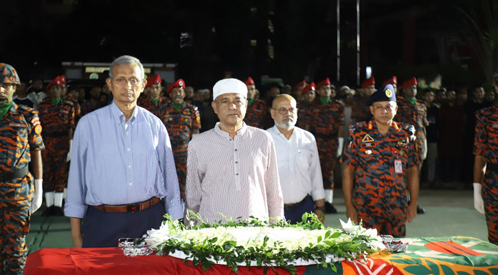 নিহত ফায়ার ফাইটার শামীমের জানাজায় স্বরাষ্ট্র উপদেষ্টা
