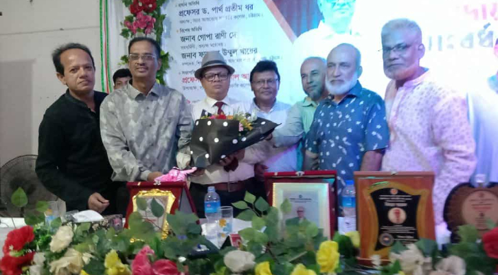 আশুতোষ কলেজের অধ্যক্ষের বিদায় সংবর্ধনা অনুষ্ঠিত