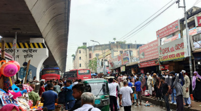 বাসস্ট্যান্ডে ঘরমুখো মানুষের ভিড় 