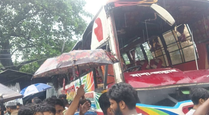 ফেনীতে বাস উল্টে নিহত ৩