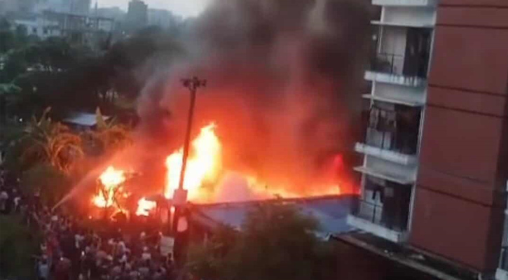 ভাঙারির দোকানে আগুন