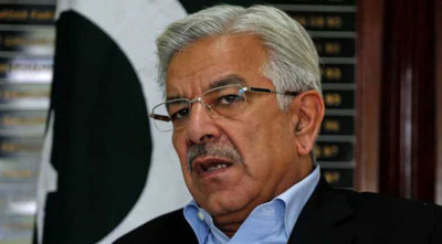 ভারত নিজেদের যুদ্ধবিমানের ধ্বংসাবশেষের নিচে চাপা পড়বে: পাকিস্তানের প্রতিরক্ষামন্ত্রী 