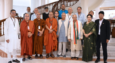 বৌদ্ধ ধর্মীয় নেতাদের সঙ্গে প্রধান উপদেষ্টার শুভেচ্ছা বিনিময়