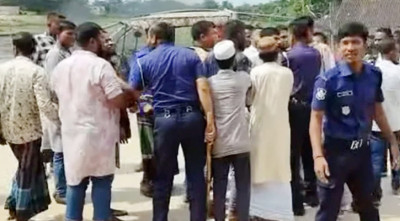 চেকপোস্টে ট্রাক আটকানোয় শ্রমিকদের হামলা, ৫ পুলিশ সদস্য আহত