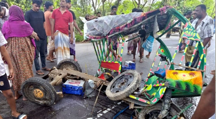 নাটোরে বাসের ধাক্কায় অটোরিকশার ৩ যাত্রী নিহত
