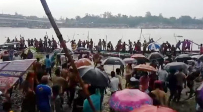 উল্লাপাড়ায় নৌকাবাইচে সংঘর্ষ, আহত ১৭