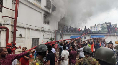 আশুলিয়ায় পোশাক কারখানায় আগুন, নিয়ন্ত্রণে ৯ ইউনিট