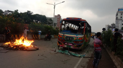 ফতুল্লায় সড়ক দুর্ঘটনায় নিহত ১, বাস ভাঙচুর-অগ্নিসংযোগ