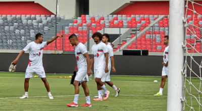 দীর্ঘ ভ্রমণ শেষে ক্লান্তিহীন হামজা, মাঠে নেমেই অনুশীলনে