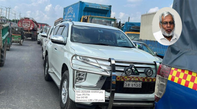 মহাসড়ক পরিদর্শনে এসে যানজটে আটকা উপদেষ্টা 