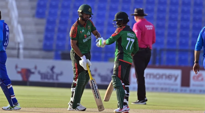 হৃদয়ের পর মিরাজের ফিফটি, দেড়শ ছাড়াল বাংলাদেশ