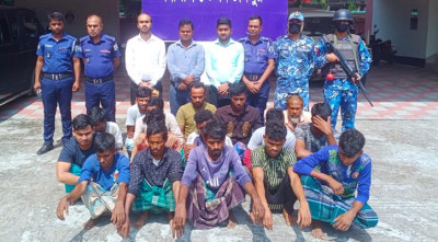 নিষেধাজ্ঞা না মেনে মেঘনায় ইলিশ ধরায় ১৭ জেলে আটক