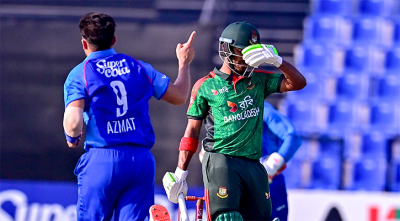মিরাজ-হৃদয়ের ফিফটির পরও ২২১ রানে শেষ বাংলাদেশ