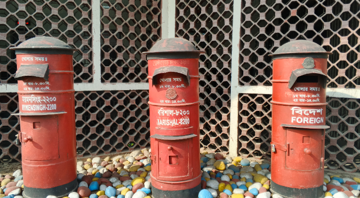 কালের বিবর্তনে হারিয়ে যাচ্ছে ডাকপিয়নের ডাক