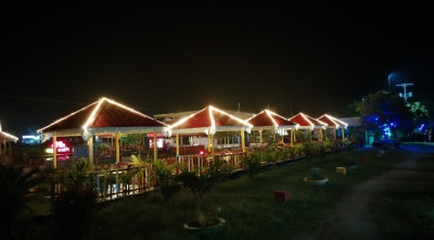 বাহারি রেস্টুরেন্টে পদ্মার পাড় মুখর