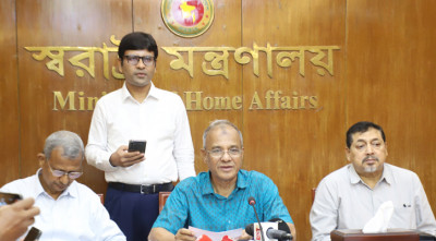 ছেলে-মেয়ে সবাই দেশে, একা ‘সেফ এক্সিট’ নিয়ে কী করব: স্বরাষ্ট্র উপদেষ্টা 