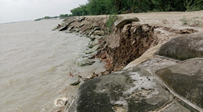 ঝুঁকিপূর্ণ বাঁধ নিয়ে শঙ্কায় খুলনার উপকূলবাসী