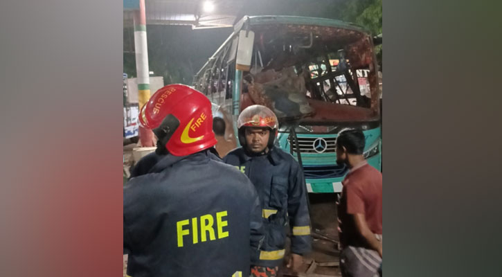 বেগমগঞ্জে বাসে গ্যাস নেওয়ার সময় বিস্ফোরণ, আহত ৪