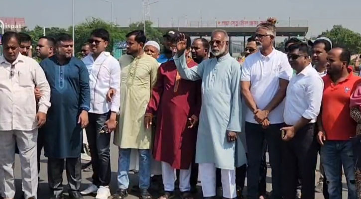 ফরিদপুর বিভাগে অন্তর্ভুক্তির সিদ্ধান্তের প্রতিবাদে সড়ক অবরোধ