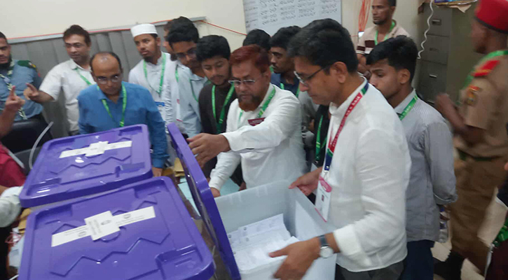 চাকসু নির্বাচন: এক কেন্দ্রে ভিপিতে এগিয়ে হৃদয়, জিএস পদে সুদর্শন