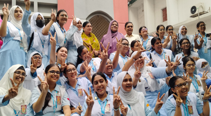 ভিকারুননিসায় পাসের হার ৯৭.৫৬ শতাংশ, জিপিএ-৫ পেয়েছেন ৯৮৬ জন