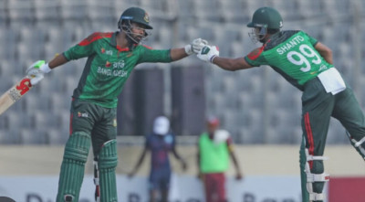 হৃদয়ের ফিফটির পরও ধুঁকছে বাংলাদেশ