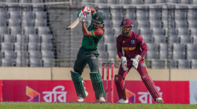 হৃদয়-অঙ্কনের ব্যাটে টেনেটুনে ২০০ পার বাংলাদেশের