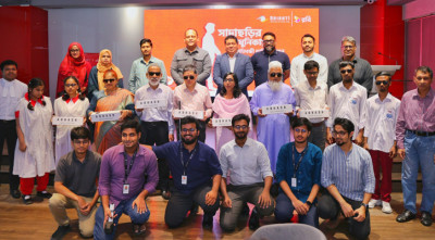 দৃষ্টি প্রতিবন্ধীদের ক্ষমতায়নে রবির স্মার্ট ছড়ি বিতরণ