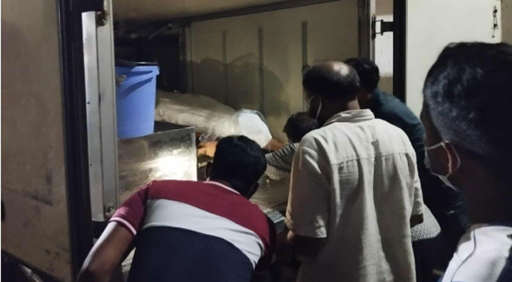 স্বজনরা চোখের জলে বুঝে নিলেন পুড়ে যাওয়া ১৬ লাশ