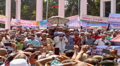 বাড়ি ভাড়া বৃদ্ধি ও শতভাগ বোনাসের দাবিতে সাতক্ষীরায় শিক্ষকদের বিক্ষোভ