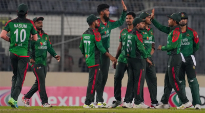 ৭ উইকেট হারিয়ে চাপে ওয়েস্ট ইন্ডিজ