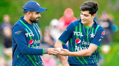 পাকিস্তানের টি-টোয়েন্টি দলে ফিরলেন বাবর-নাসিম