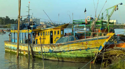 বঙ্গোপসাগরে ফিশিং ট্রলারসহ ৯ ভারতীয় জেলা আটক