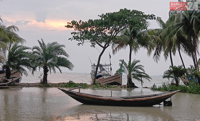 পড়ন্ত বিকেলে মেঘনা নদীর তীর। লক্ষ্মীপুর থেকে ছবি তুলেছেন মো. নিজাম উদ্দিন